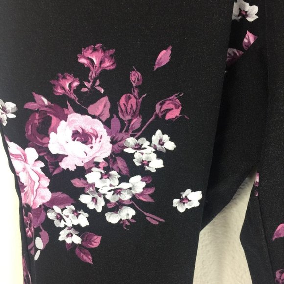 Torrid BLACK FLORAL PONTE STRETCH PULL-O - Picture 4 of 8